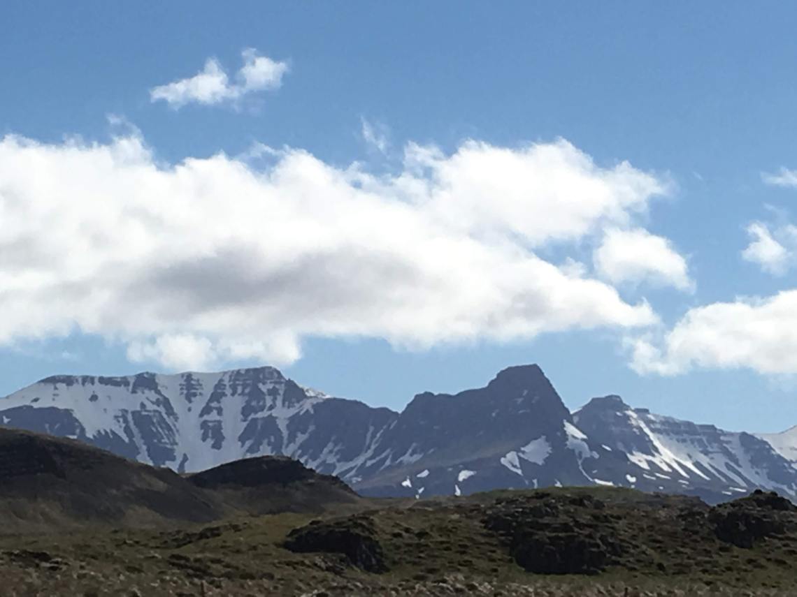 Skessuhorn_Mountain_and_Sisters