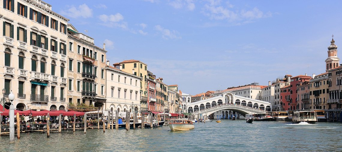 1280px-Panorama_of_Canal_Grande_and_Ponte_di_Rialto,_Venice_-_September_2017