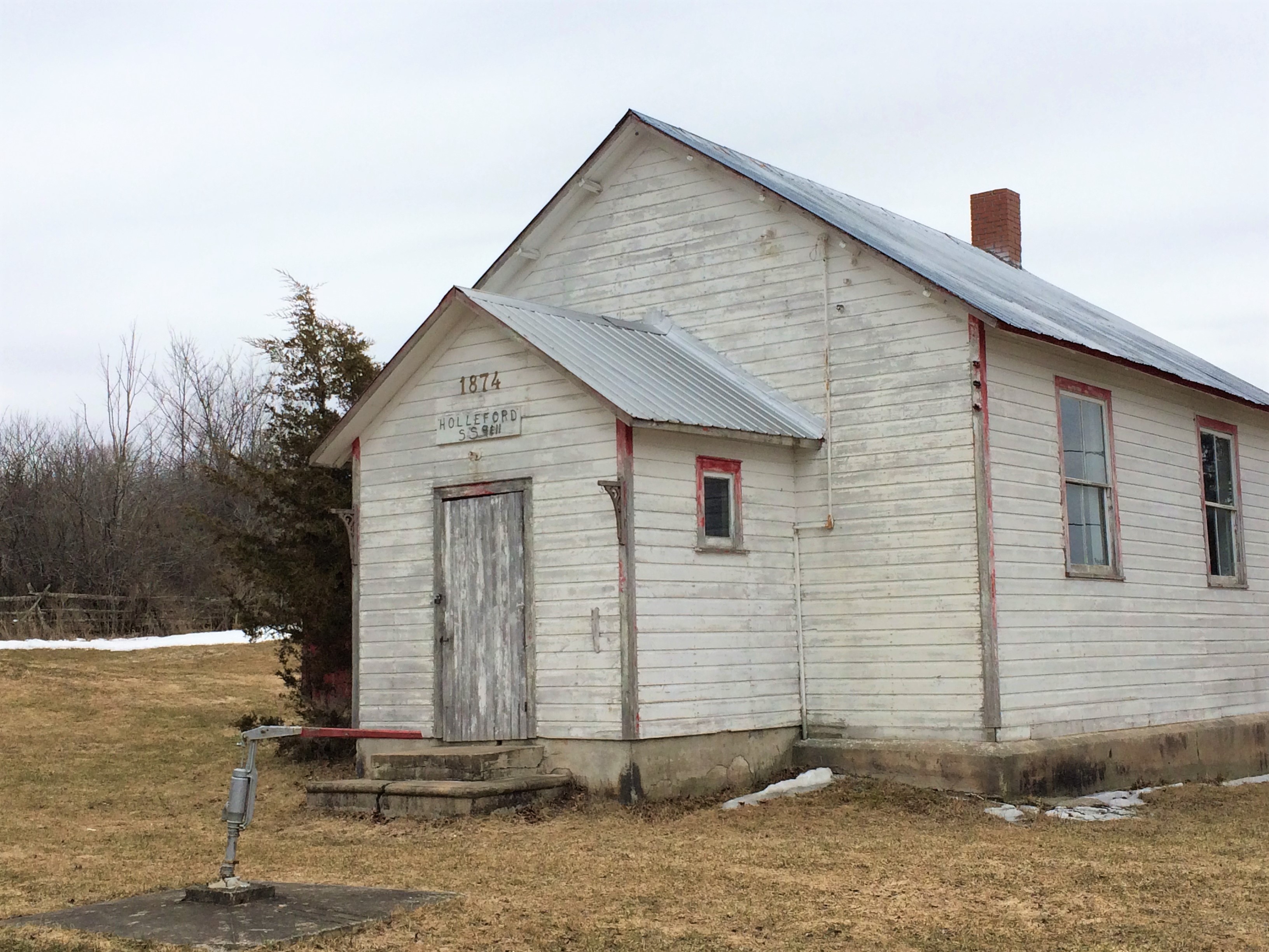 Holleford_Ontario_2._Old_schoolhouse